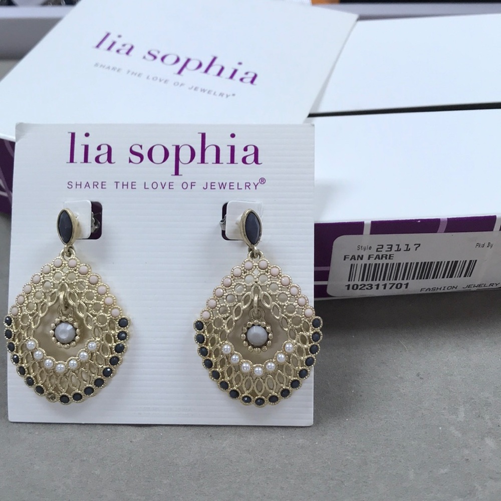 Fan Fare Earrings